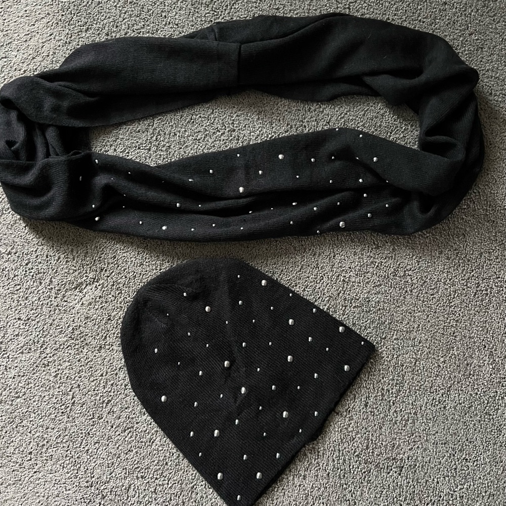 2 sets of CC Black knit beanies /scarfs
One black/one tan